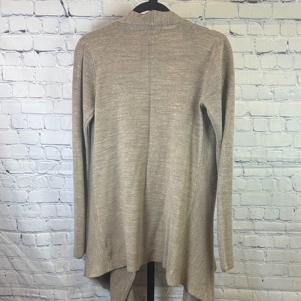 Elegant Beige Women's Cardigan - Picture 5 of 5